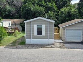 92 Thomas Ln in Chaska, MN - Building Photo - Building Photo