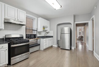 3115 N Davlin Ct, Unit 1 in Chicago, IL - Building Photo - Building Photo