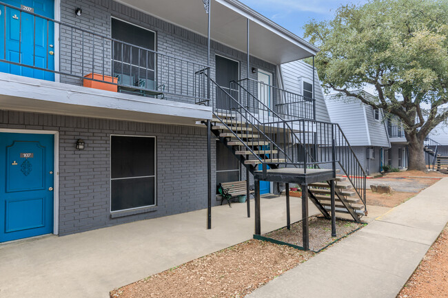 Villa Gardens in Farmers Branch, TX - Foto de edificio - Building Photo