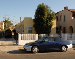 933 79th St in Los Angeles, CA - Building Photo