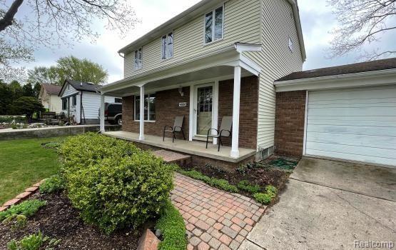 property at 2145 Lakeshire Dr