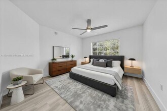 2516 Centergate Dr in Miramar, FL - Building Photo - Building Photo