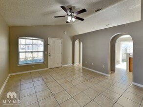 5704 English Oak Dr S in Jacksonville, FL - Building Photo - Building Photo