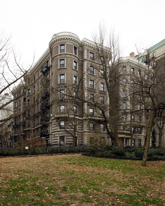 194 Riverside Dr in New York, NY - Building Photo
