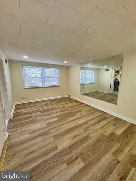 7972 Forrest Ave in Philadelphia, PA - Building Photo