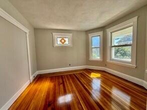112 College Ave, Unit U1 in Medford, MA - Building Photo - Building Photo