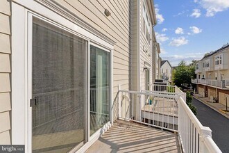 9481 Canonbury Square in Fairfax, VA - Building Photo - Building Photo