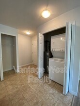 598-598 Sutherland Ave in Kelowna, BC - Building Photo - Building Photo