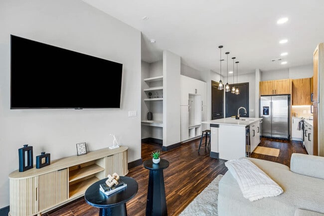 9127 Research Blvd in Austin, TX - Foto de edificio - Building Photo