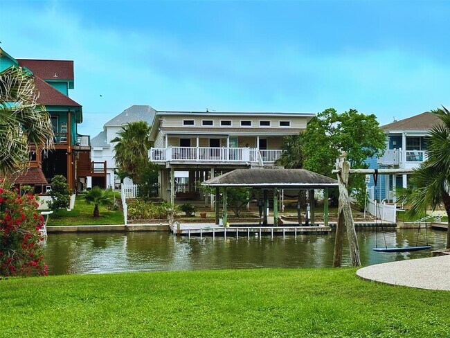 12828 E Madrid in Galveston, TX - Building Photo - Building Photo