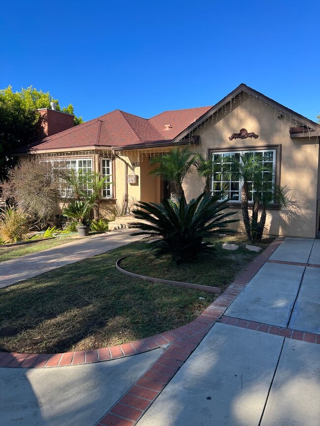 property at 1611 Ridgeway Dr