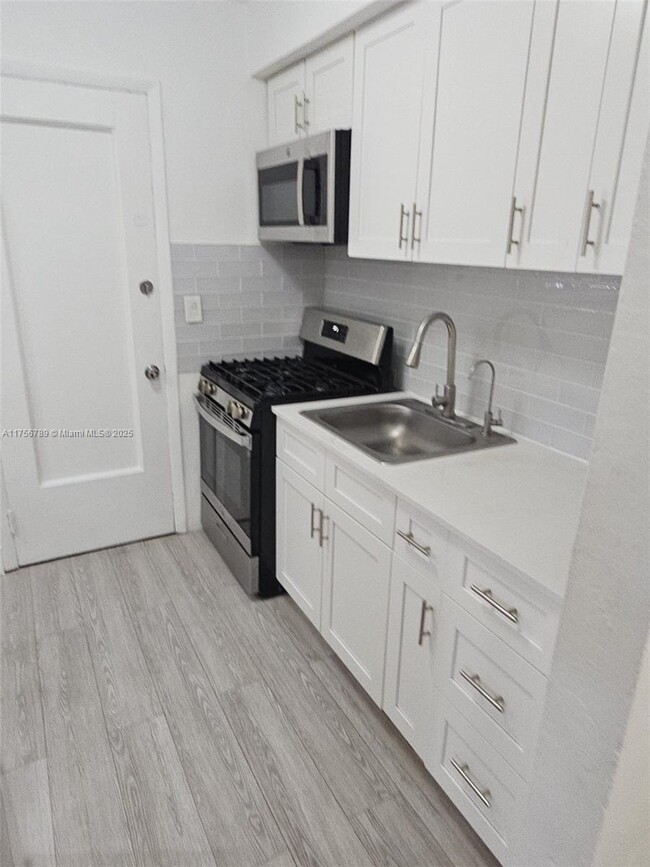 7435 Byron Ave in Miami Beach, FL - Building Photo - Building Photo