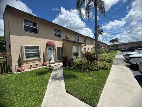 15250 SW 80th St in Miami, FL - Building Photo - Building Photo