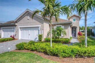 5743 Highbourne Dr in Naples, FL - Building Photo - Building Photo