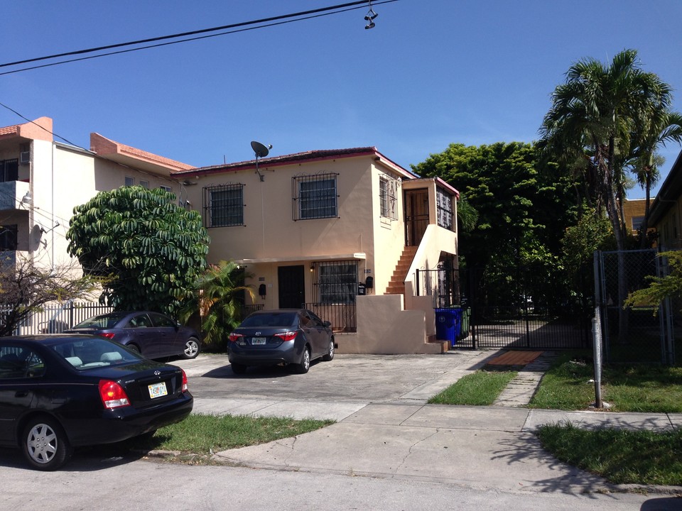 1030 NW 3rd St in Miami, FL - Building Photo