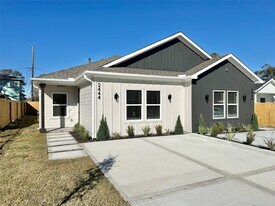 2444 Carmel St in Houston, TX - Building Photo