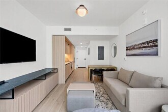 225 N Miami Ave, Unit SI ID1520399P in Miami, FL - Foto de edificio - Building Photo