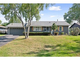 8213 Quinn Rd in Bloomington, MN - Building Photo