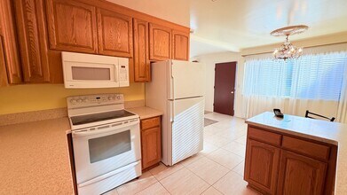 2133 Santa Clara Ave in Alameda, CA - Building Photo - Building Photo