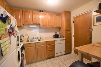 33 Cogswell Ave in Cambridge, MA - Building Photo - Building Photo