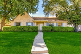 3929 Commonwealth Dr in Flower Mound, TX - Building Photo