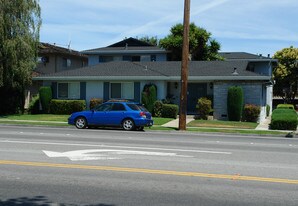 3265 Homestead Rd in Santa Clara, CA - Building Photo