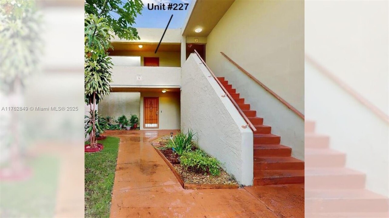 9321 SW 4th St in Miami, FL - Building Photo