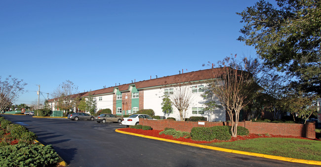 Sunrise Apartments in Pensacola, FL - Foto de edificio - Building Photo