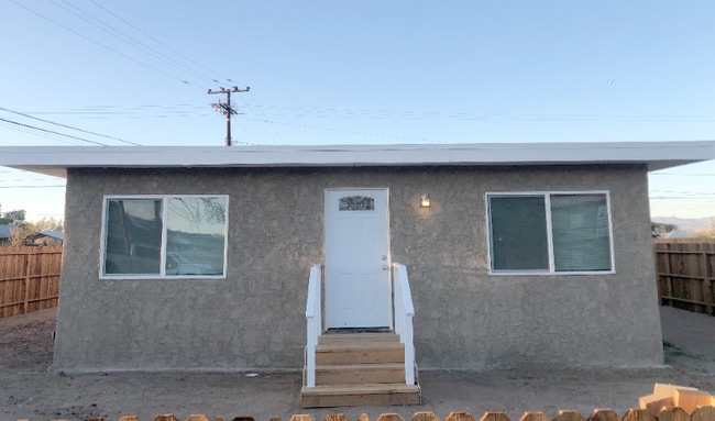 property at 140 W Upjohn Ave