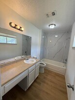 812 Jefferson Ave in Cleveland, TX - Building Photo