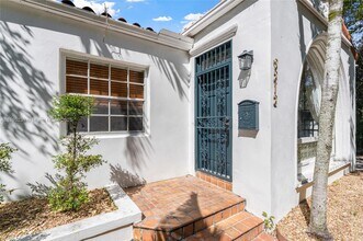 9212 NE 10th Ave in Miami Shores, FL - Building Photo - Building Photo