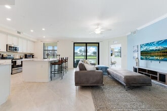 12043 Hawthorn Lake Dr-Unit -ID1248090P in Ft. Myers, FL - Foto de edificio - Building Photo