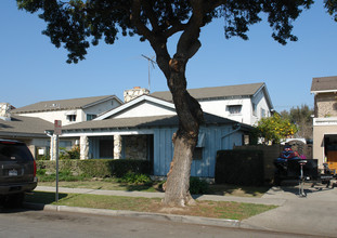 4381 Green Ave in Los Alamitos, CA - Foto de edificio - Building Photo