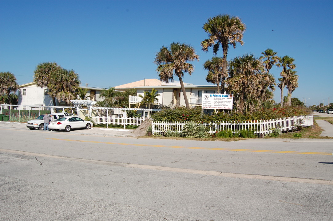 Building 2 in Cocoa Beach, FL - Foto de edificio