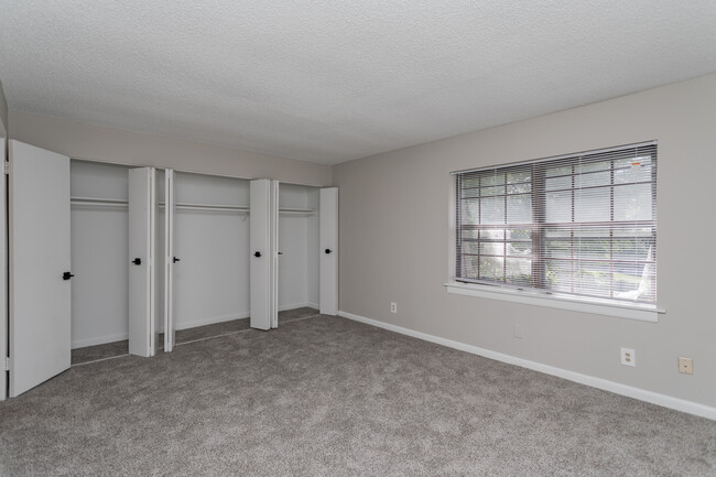 Huffman Mill Townhomes in Burlington, NC - Foto de edificio - Interior Photo