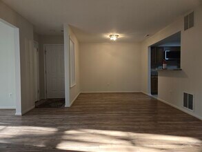 6 Canterbury Ct, Unit 6 Canterbury Court in Sewell, NJ - Building Photo - Building Photo