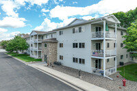 875 Bahls Dr in Hastings, MN - Foto de edificio - Primary Photo