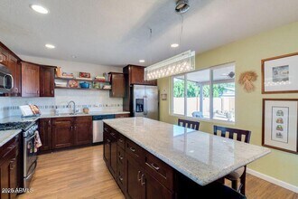 8123 E Mitchell Dr in Scottsdale, AZ - Building Photo - Building Photo