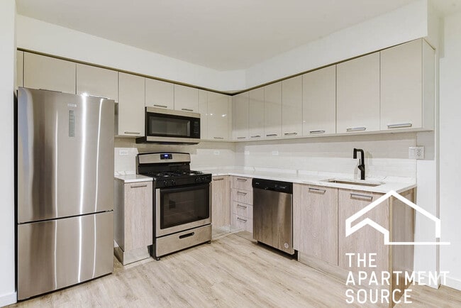 property at 7621 N Sheridan Rd