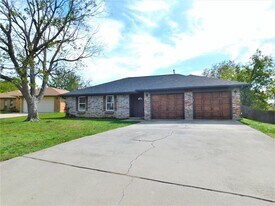 2512 Chaparral Ct in Denton, TX - Building Photo