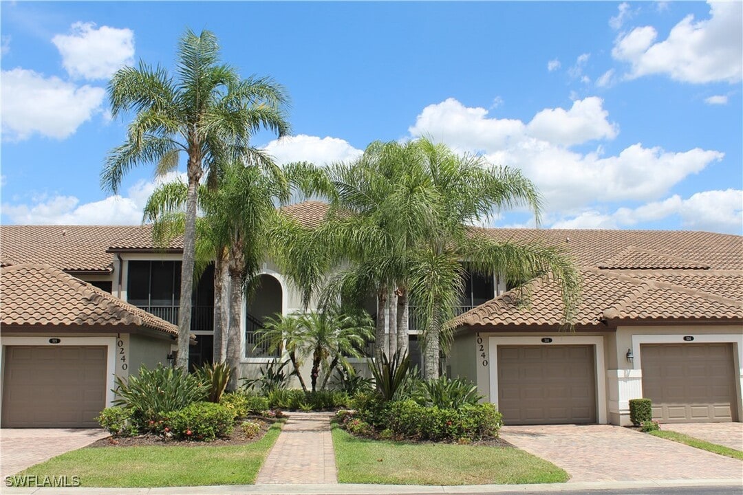 10240 Heritage Bay Blvd in Naples, FL - Foto de edificio