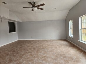 13802 Hooper Rd in Houston, TX - Foto de edificio - Building Photo