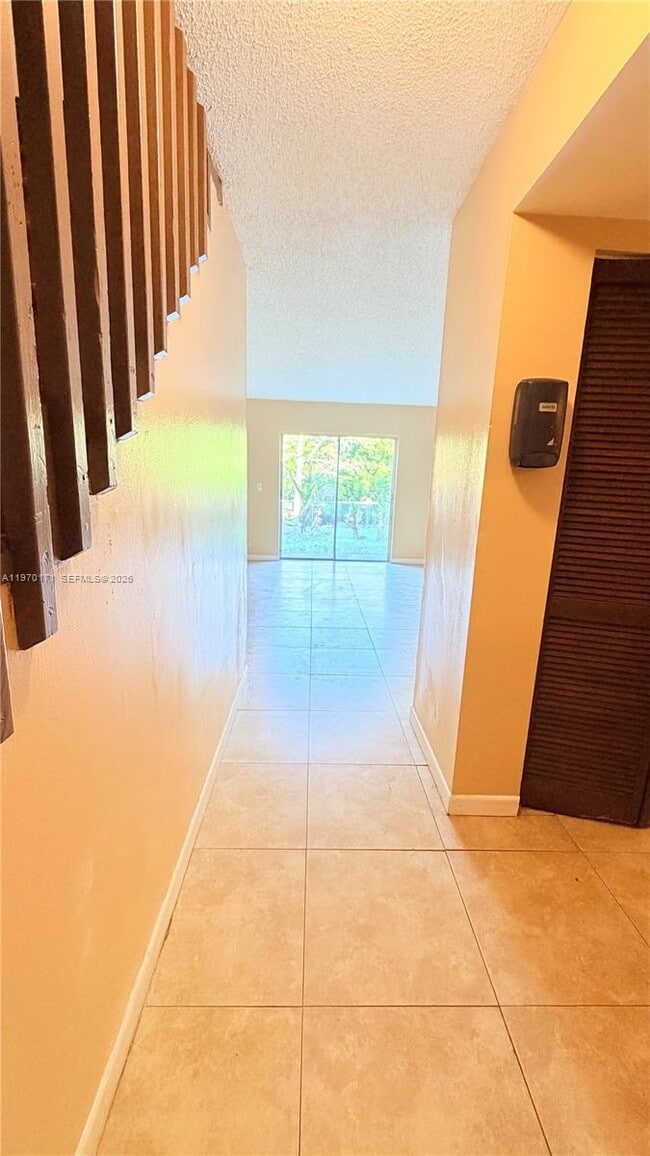 948 SW 74th Ave in North Lauderdale, FL - Building Photo - Building Photo