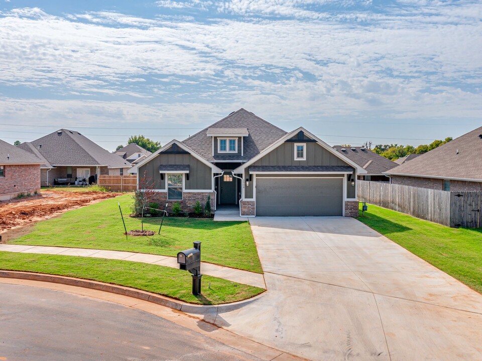 2908 SE 23rd Cir in Moore, OK - Foto de edificio