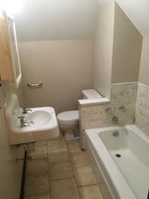1569 1st Ave SE, Unit #4 in Cedar Rapids, IA - Building Photo - Building Photo