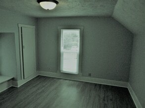 605 N Walnut St, Unit 605 N Walnut apt B in Champaign, IL - Building Photo - Building Photo