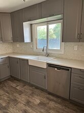 184 E 19th St, Unit BACK unit in Costa Mesa, CA - Foto de edificio - Building Photo