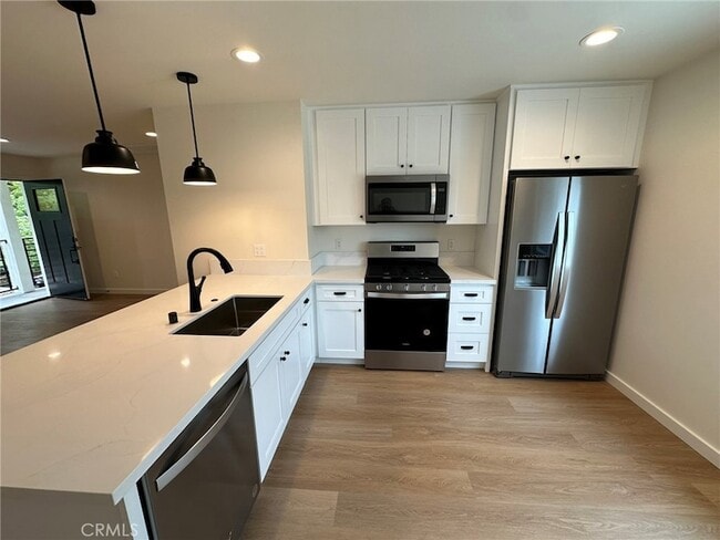 901 N Orchard Dr in Burbank, CA - Foto de edificio - Building Photo