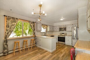 1735 Bridgewater Dr in Fairbanks, AK - Building Photo