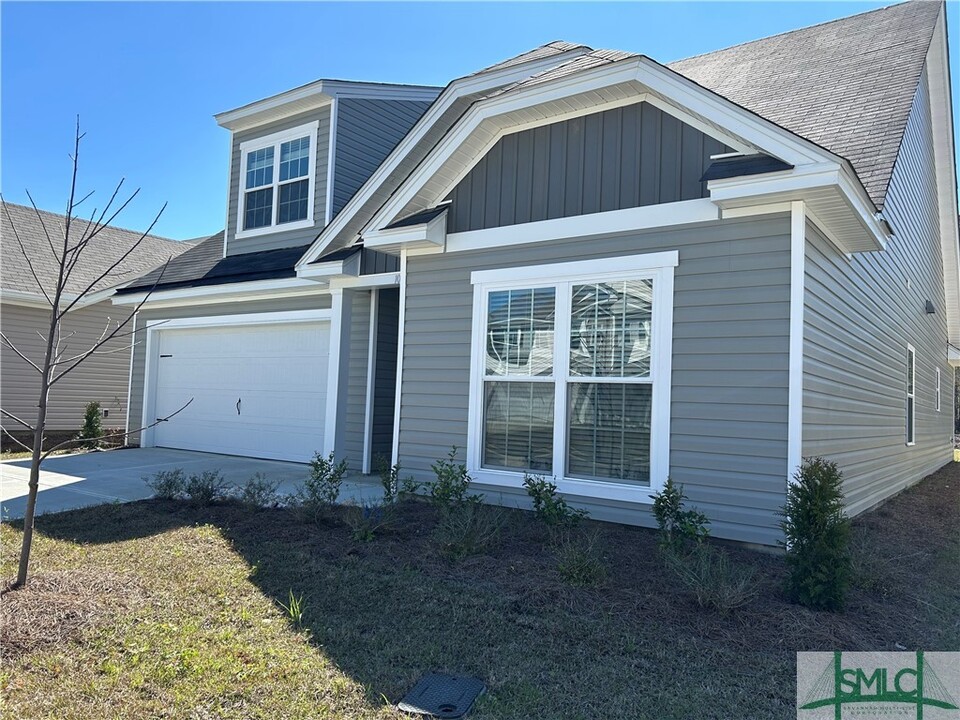 102 Exmoor Circle in Bloomingdale, GA - Building Photo